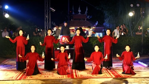 富寿省春哥表演节目。 (Photo: 附图)