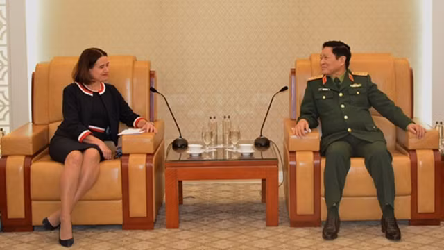 吴春历大将会见澳大利亚驻越南大使罗宾·穆迪。