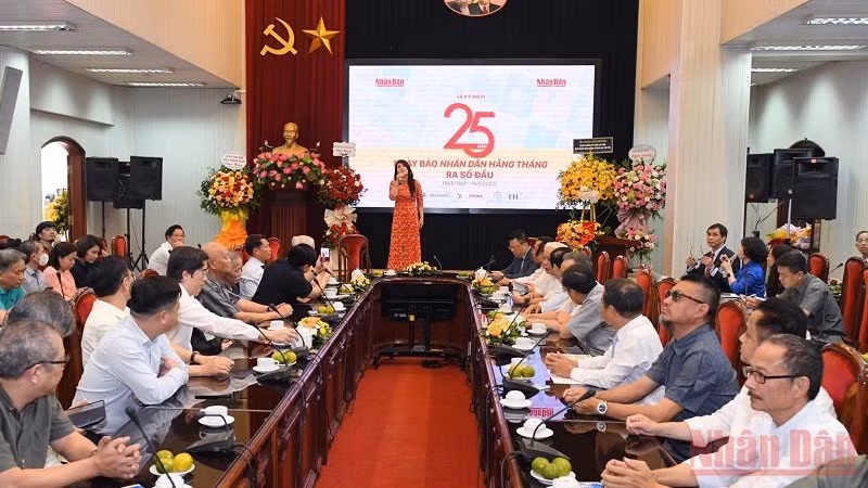 纪念典礼全景。