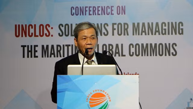 孙生诚大使在研讨会上发表讲话。