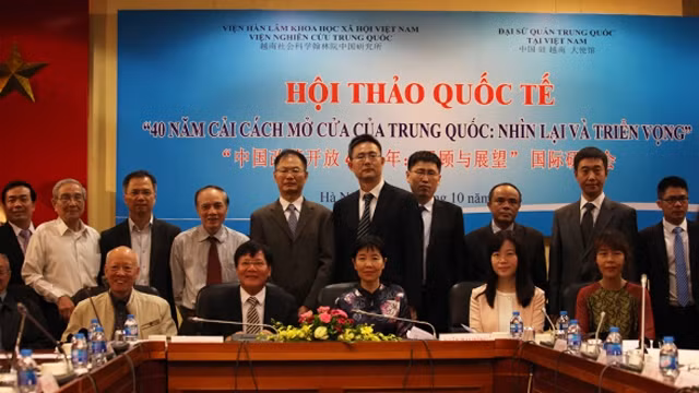 与会代表合影。耀玉 摄