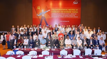 与会代表合影。