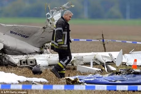 比利时一架小型飞机坠毁１１人遇难