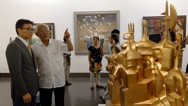 武德儋副总理参观展览会。（图片来源：经济都市报）