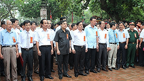民族英雄陈兴道逝世713周年纪念典礼在南定省举行。 (Photo: 图片来源：南定省门户网站)