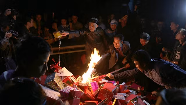 越南河内市安定村的求取好运节。（维灵 摄）
