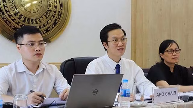 新任亚洲生产力组织主席何明侠（中）。（图片来源：most.gov）