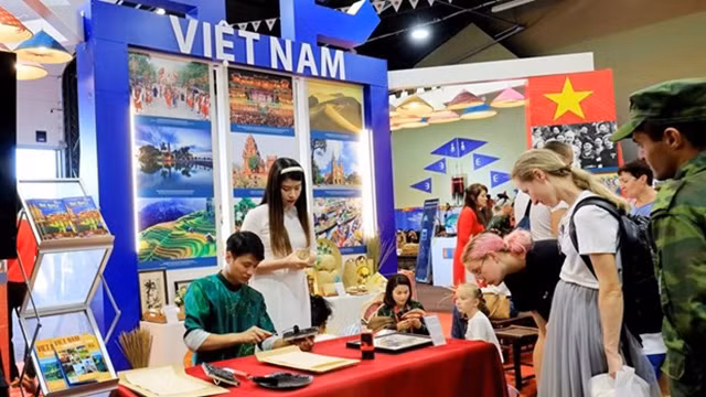 “越南文化遗产”主题展上的越南文化空间。（图片来源：越通社）