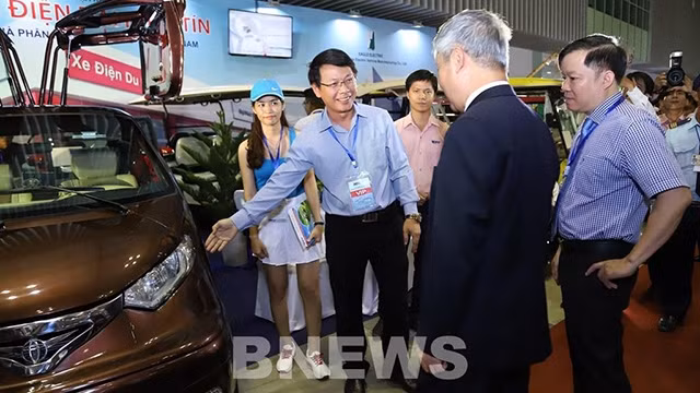 参加第16届展会的参观者。（图片来源：Bnews）