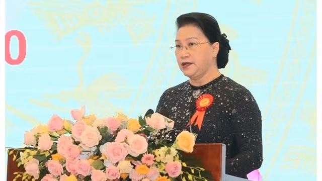 国会主席阮氏金银发表讲话。（图片来源：越通社）