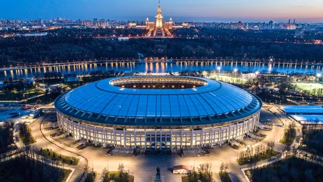 本届世界杯揭幕战和决赛将在卢日尼基体育场上进行。