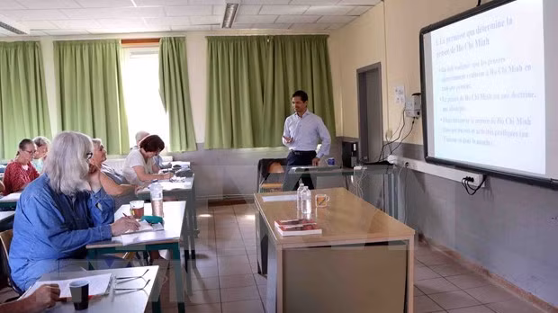 有关胡志明思想和越南社会主义建设的专题讲座在比利时举行。（图片来源：越通社）