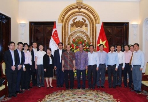 参加磋商会的两国代表团合影。 (Photo: 图片来源：人民报网)