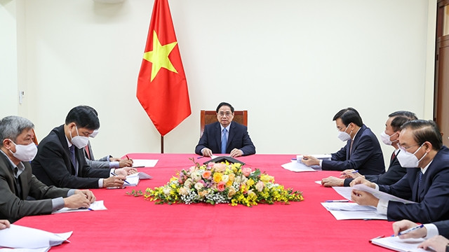 越南政府总理范明正同中国国务院总理李克强通电话。
