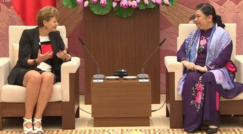 国会副主席丛氏放会见丹麦议会议员伊娃·柯吉尔·汉森。