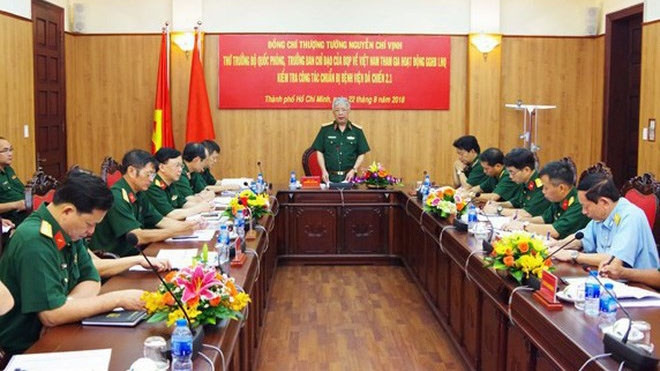 阮志咏上将在会议上发表讲话。