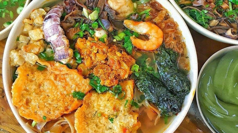 海防特色美食—蟹汤粉。