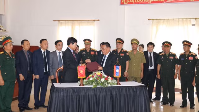 越南志愿军和专家烈士遗骨交接仪式。