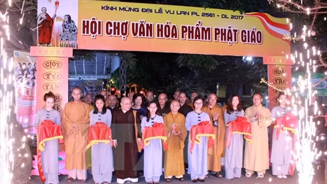 佛教文化用品展开幕剪彩仪式。（图片来源：越通社）