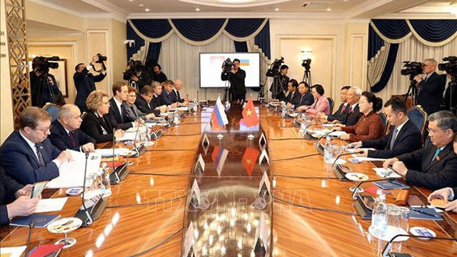 会谈全景。（图片来源：越通社）