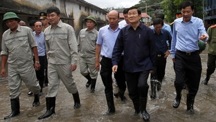 张晋创主席视察蒙阳煤炭公司克服暴雨洪水后果情况。