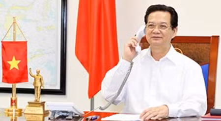 阮晋勇总理与美国白宫办公厅主任通电话。（图片来源：越通社）