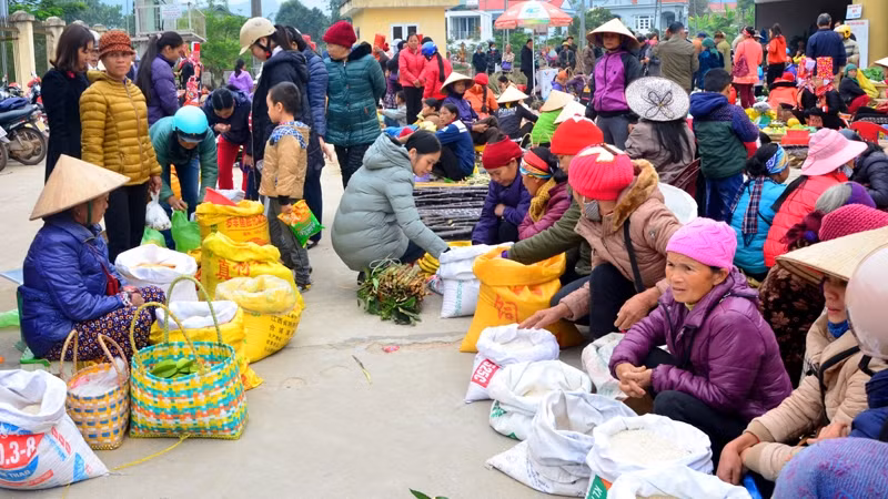 平辽集市的热闹气氛。（图片来源：广宁报网）