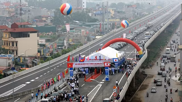 惹桥至宁平高速公路于6月30日通正式车仪。 (Photo: 图：越通社)