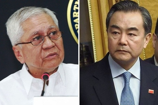 菲律宾外交部长阿尔韦特·德尔罗萨里奥和中国外交部长王毅。