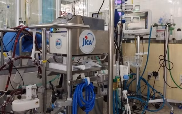 日本国际协力机构向大水镬医院提供治疗新冠患者的急救设备。（图片来源：越通社）