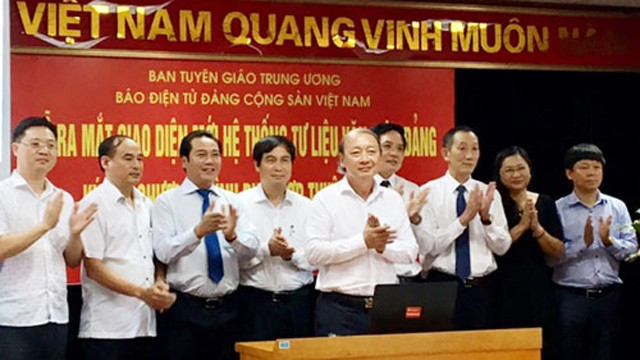 “党的资料与文件系统”的新界面亮相仪式。