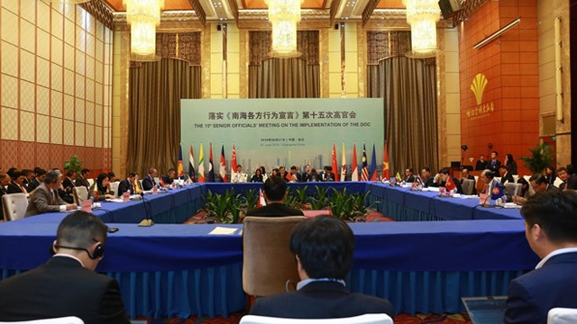 落实《东海各方行为宣言》第15次高官会场景。（图片来源：越通社）