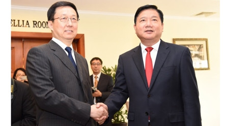 越南胡志明市委书记丁罗升与中国上海市委书记韩正。（图片来源：越通社）