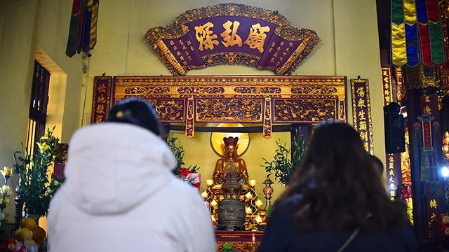 馆使寺是河内人在正月十五日最熟悉的地方之一。（图片来源：明维 摄）
