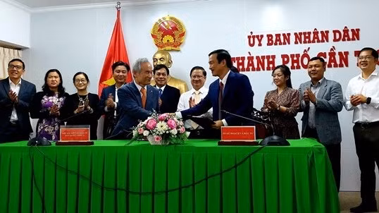 纪要备忘录签署仪式。（图片来源：越通社）