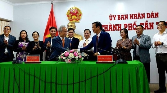 纪要备忘录签署仪式。（图片来源：越通社）