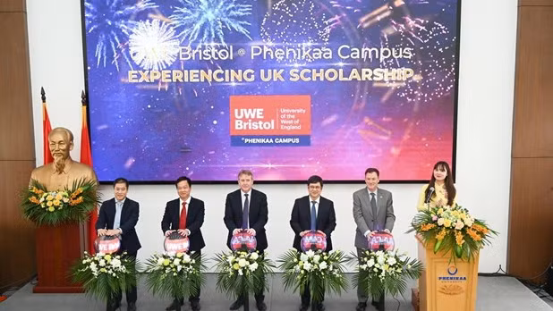 体验英国奖学金基金亮相仪式。