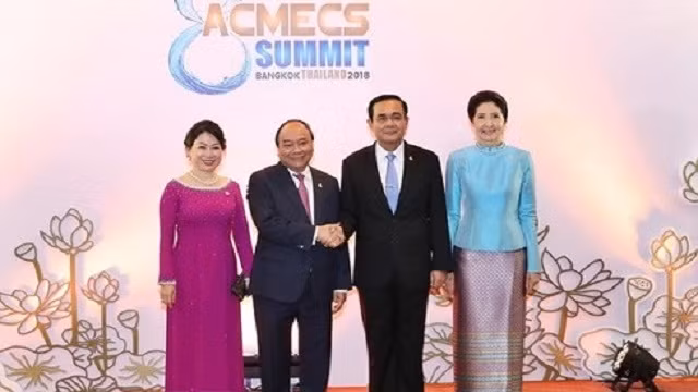 阮春福总理及夫人与泰国总理巴育及夫人。