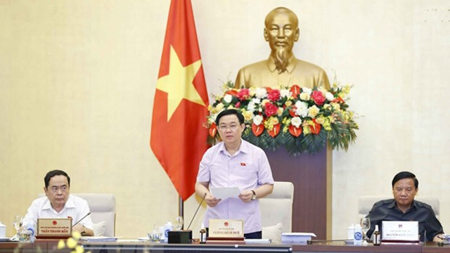 国会主席王廷惠在会上致闭幕词。
