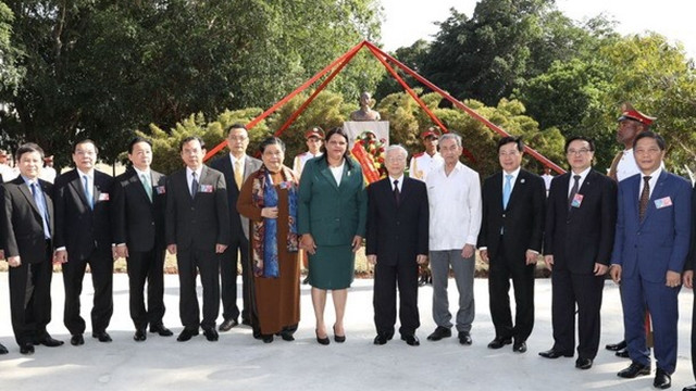 胡志明主席塑像——越南与古巴铁打般友情的象征。
