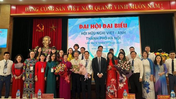 2022—2027年任期河内市越英友好协会执委会亮相。