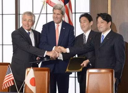 日本外相岸田文雄、防卫大臣小野寺五典与美国国务卿克里、国防部长哈格尔３日在东京举行日美安保磋商委员会（２＋２）会晤。 (Photo: 图片来源：日本共同社)