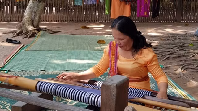 产品都是手工织的。（图片来源：越南之声）