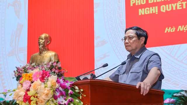 范明正总理在会上讲话。