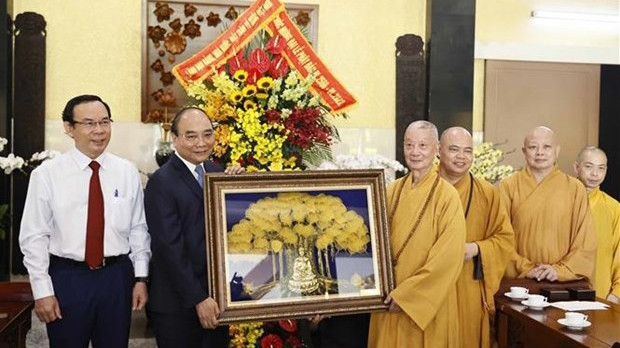 国家主席阮春福在胡志明市祝贺佛诞节。