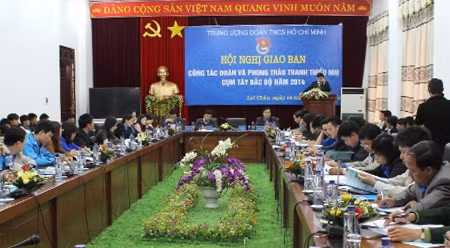 关于共青团工作与西北地区青少年运动的工作会议现场。（图片来源：胡志明共青团官网）