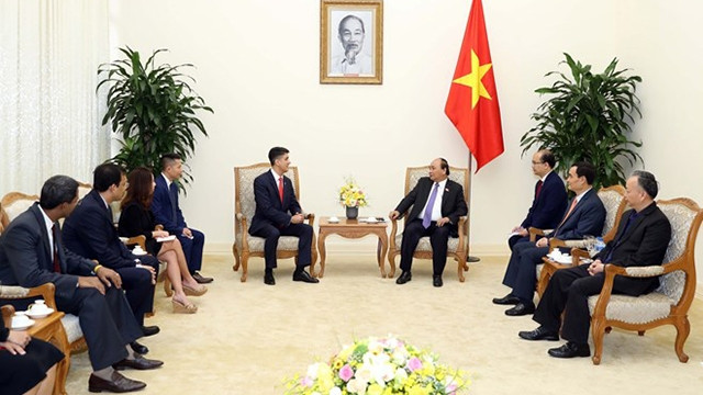 越南政府总理阮春福会见可口可乐集团总裁卡林•德拉甘。（图片来源：越通社）