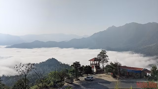層怪山口上的云海。（图片来源：黎蓝 光达）