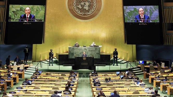 越南国家主席阮春福出席全球抗击新冠肺炎疫情峰会并发表讲话。