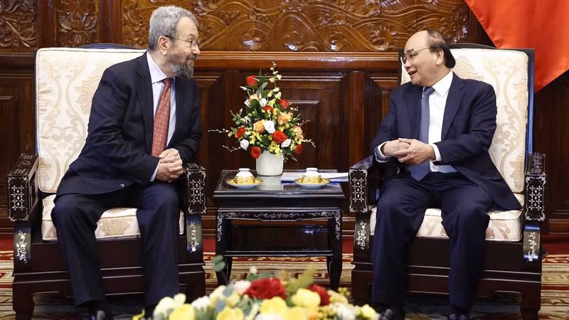 越南国家主席阮春福会见以色列前总理巴拉克。（图片来源：越通社）